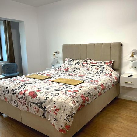 Central Residence Тыргу-Жиу Экстерьер фото