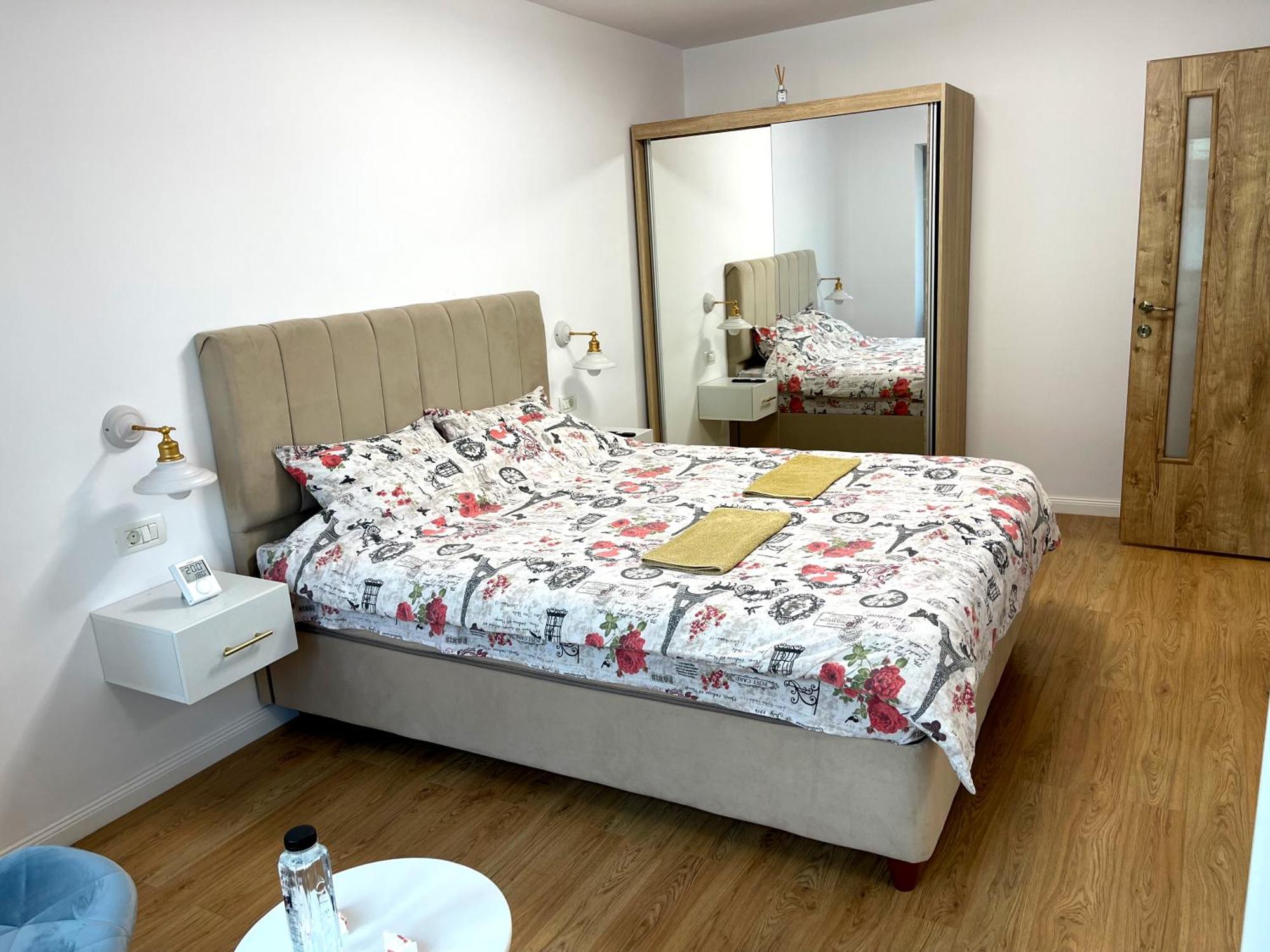 Central Residence Тыргу-Жиу Экстерьер фото
